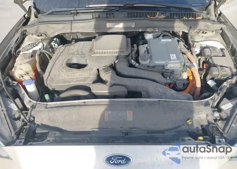 2017 Ford Fusion Hybrid Platinum z USA, uszkodzony, nr VIN 3FA6P0RU2HR416290